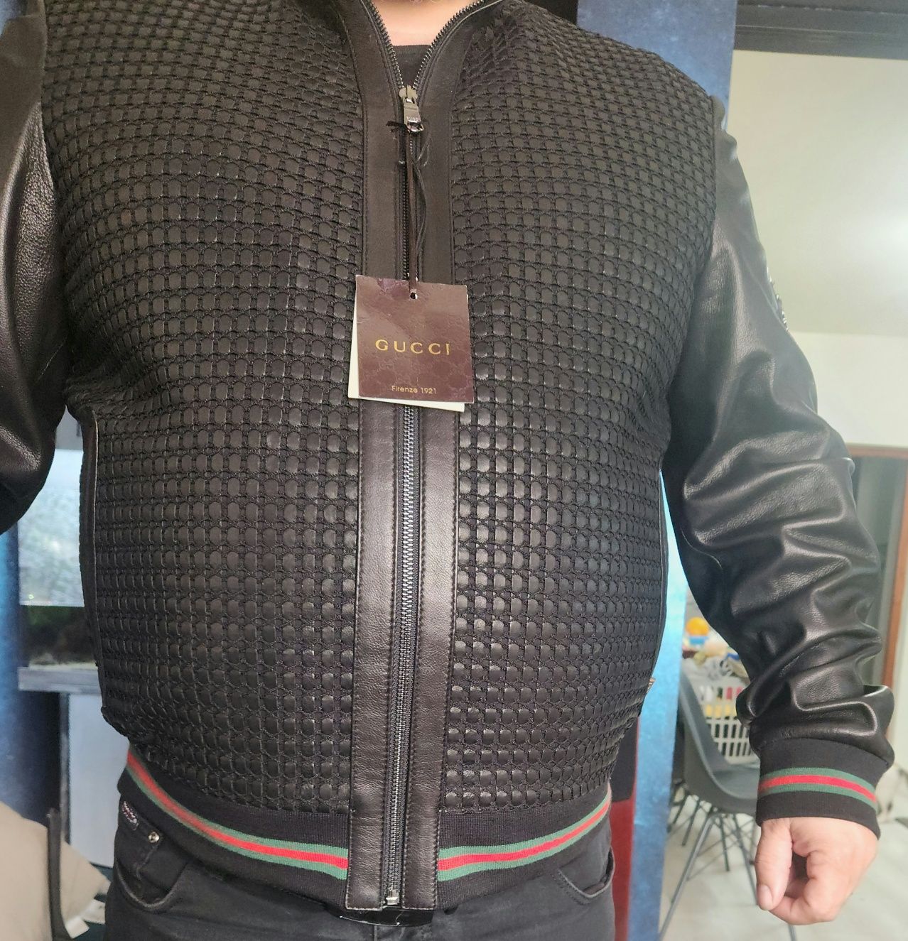 Vand geacă piele nouă Gucci !!!