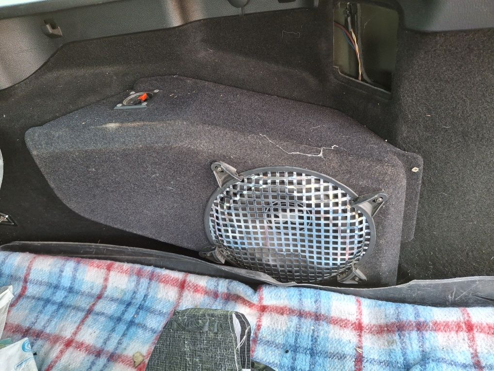 Tub de bass cu amplificator dedicat ford mondeo mk4