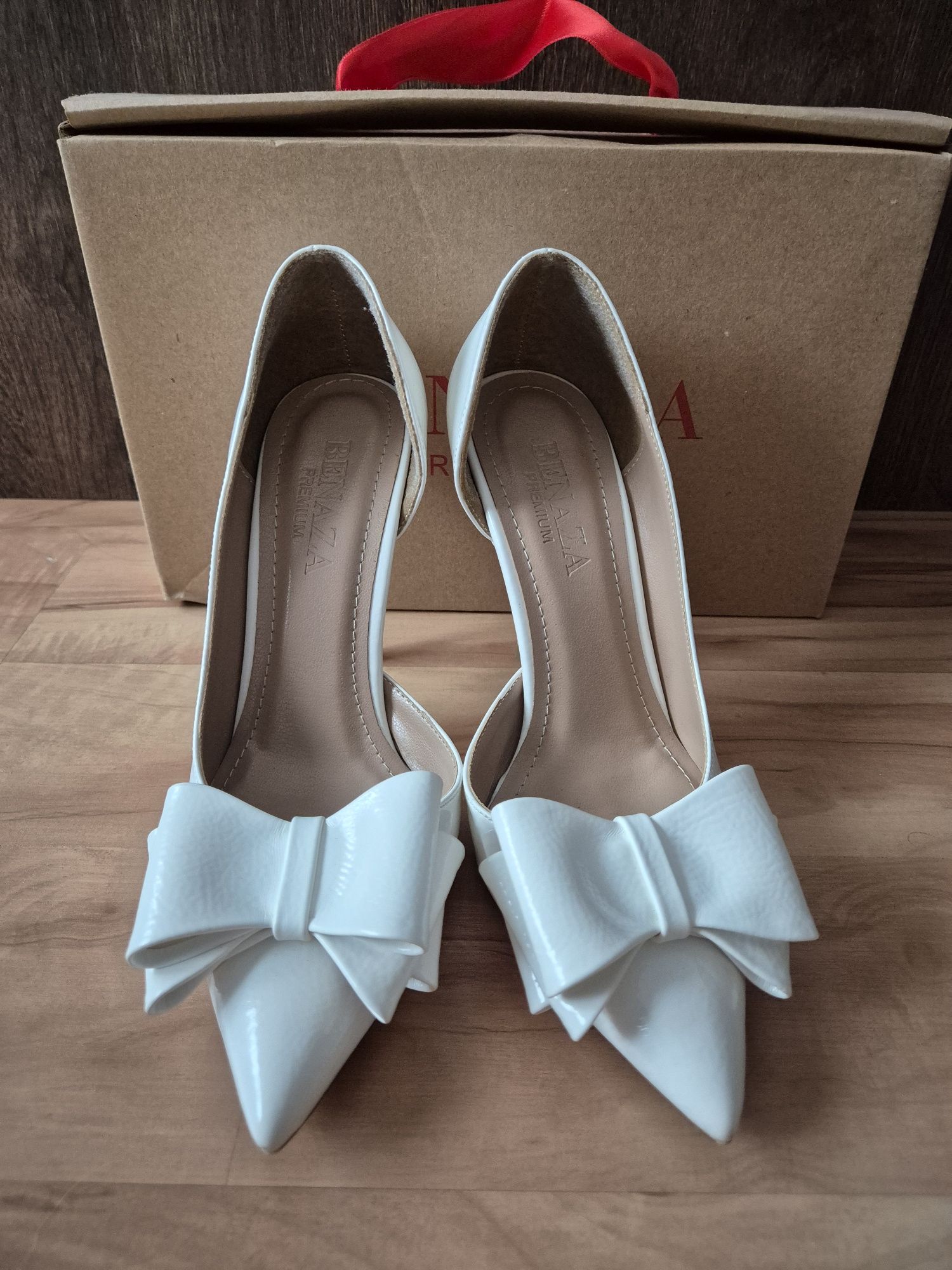 Vand pantofi de mireasa marimea 37