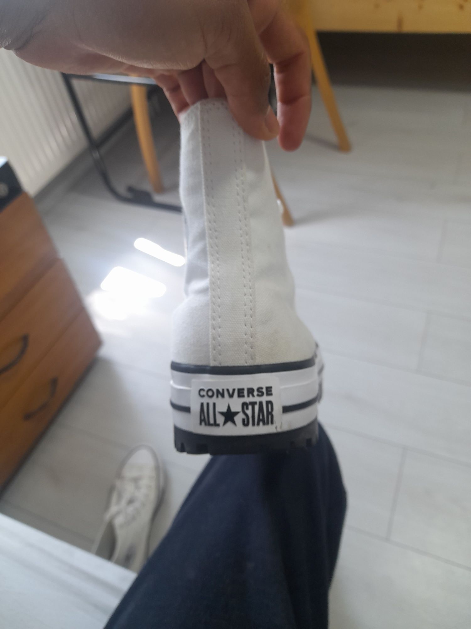 Adidași conversi