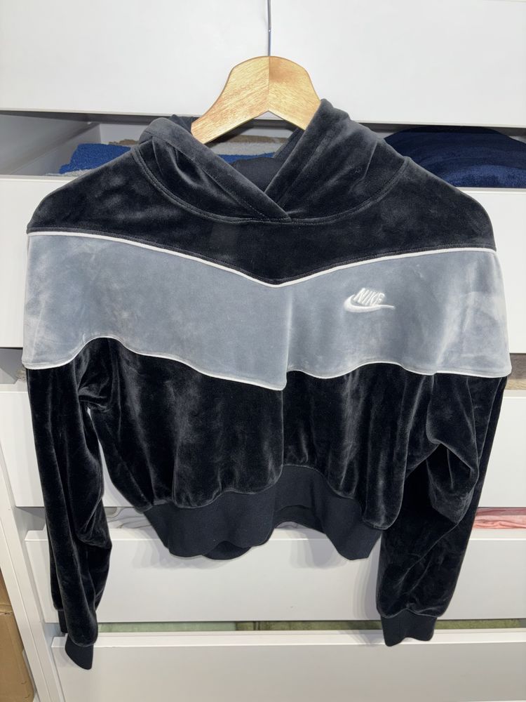 Bluza sport Nike cu gluga din catifea