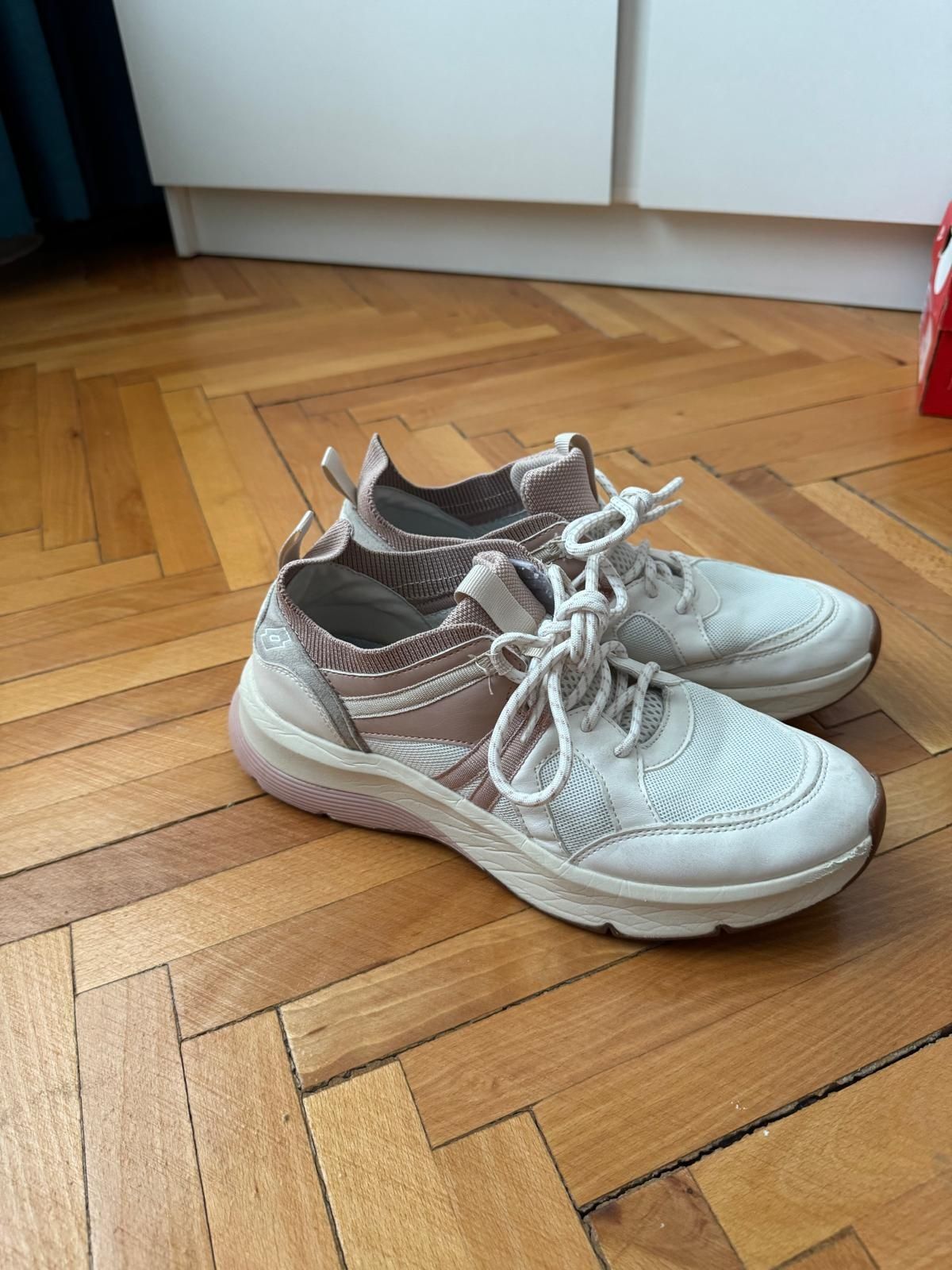 Adidași Lotto sport