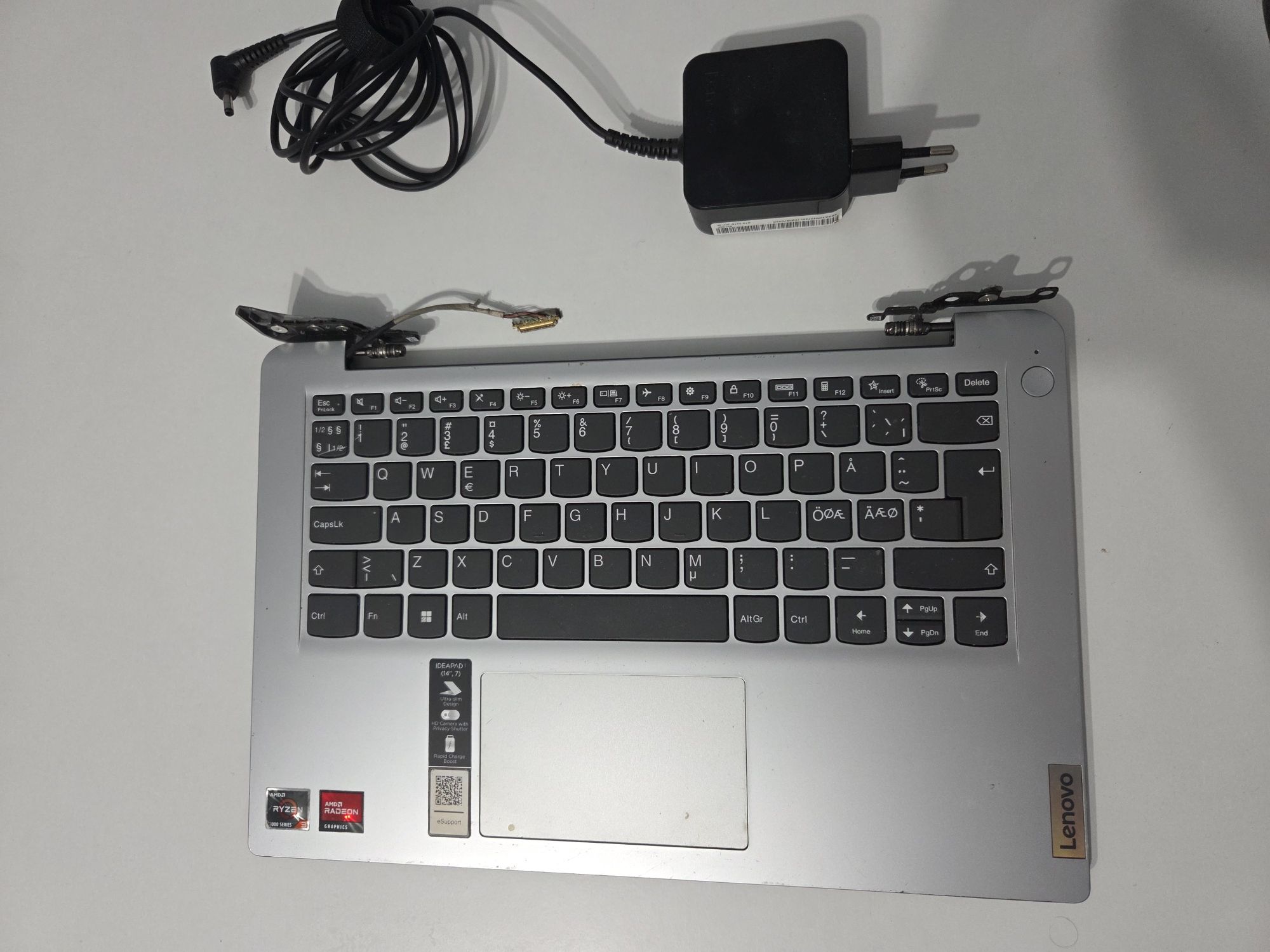 Ryzen 3 7320U 8 gb DDR5 Ssd 120