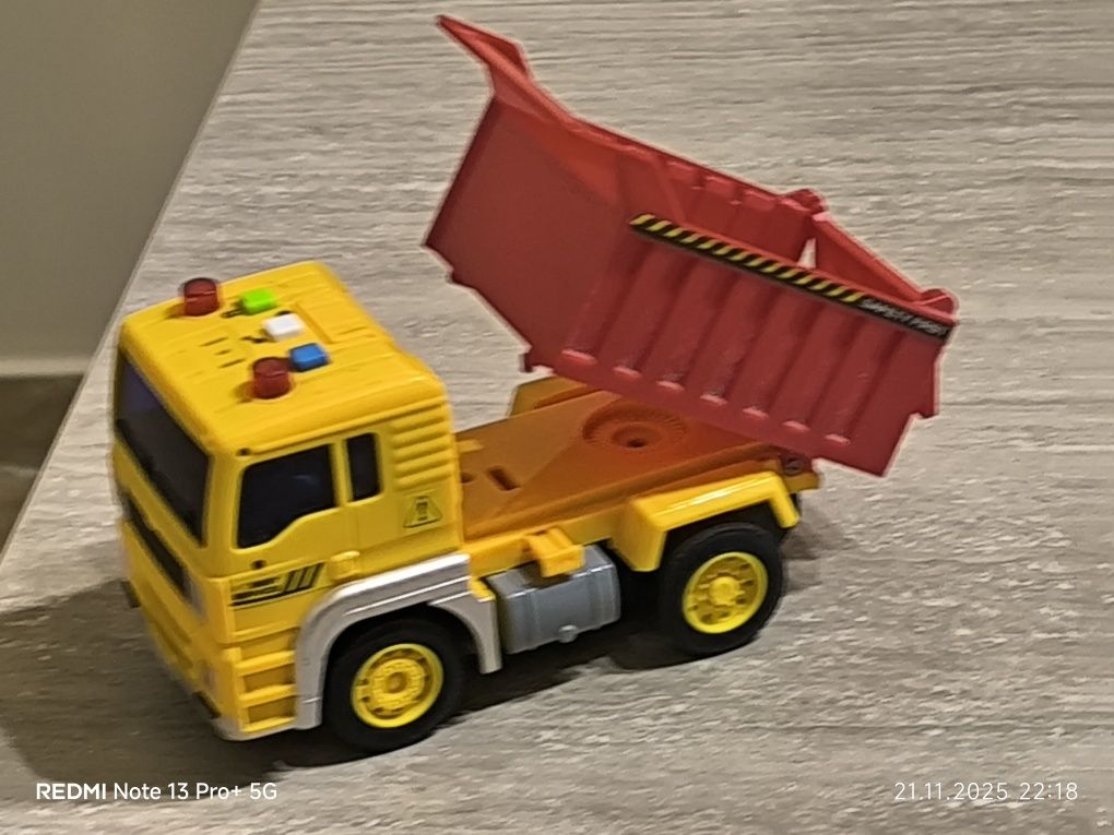Vând un camion și un tir