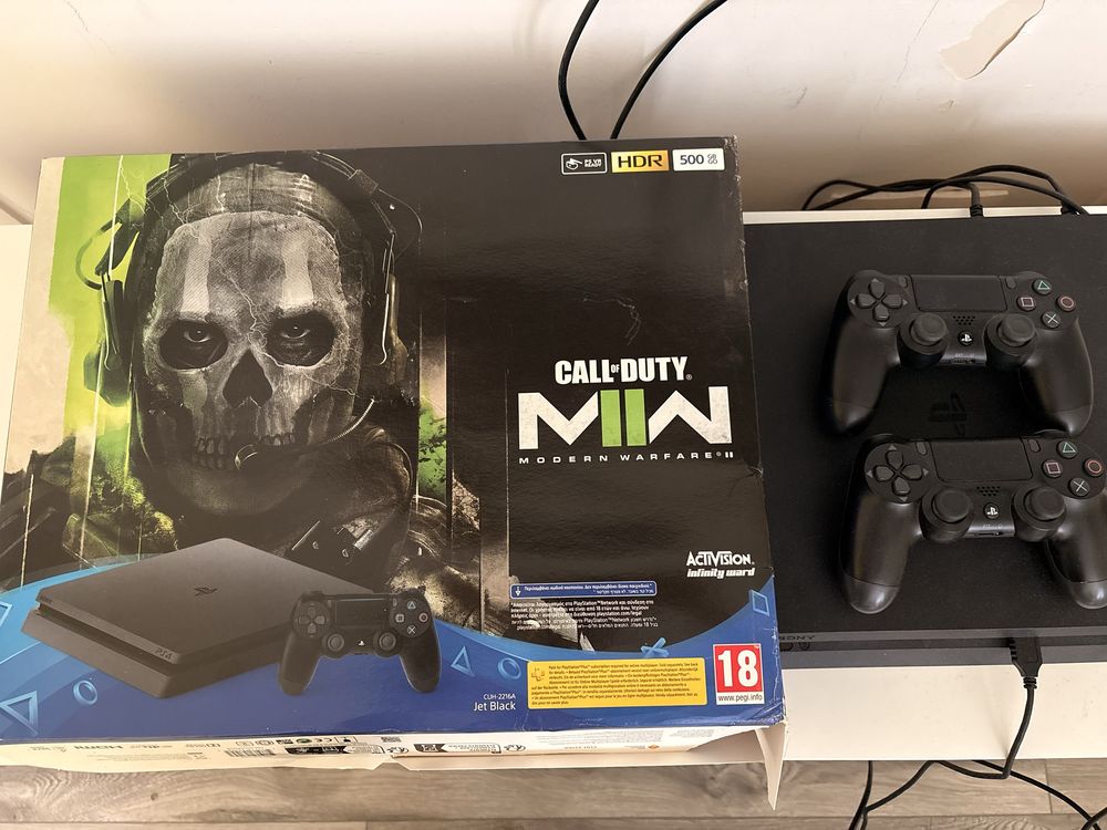 Vand PS4 Slim 500 Gb Black, foarte putin folosit