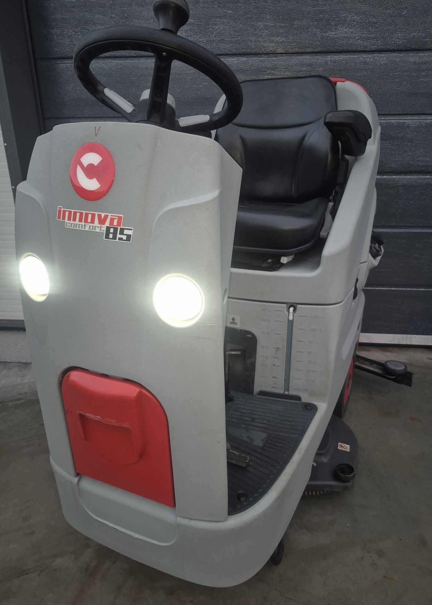 Masina spalat pardoseli Comac Innova 85 Confort