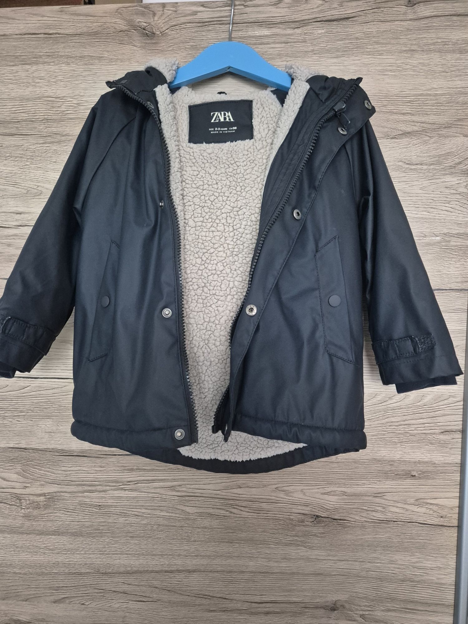 Vând geacă Zara, măr. 98