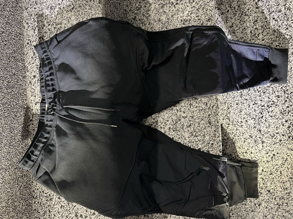 Pantalnoi nike tech cu model de fâș
