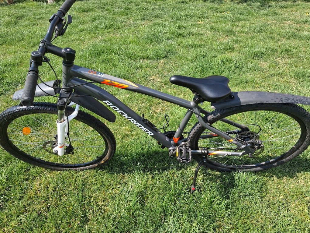 Vând bicicleta ROCKRIDER  ST120