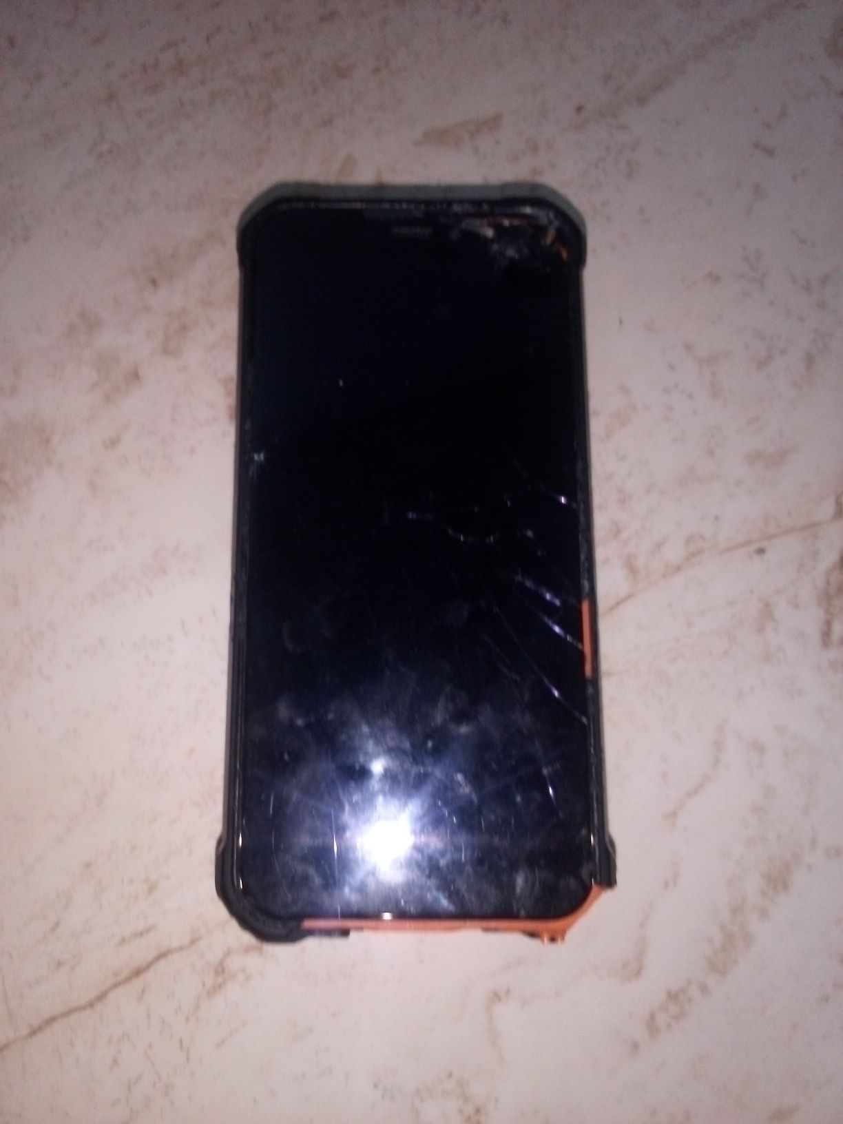 Telefon pentru piese.