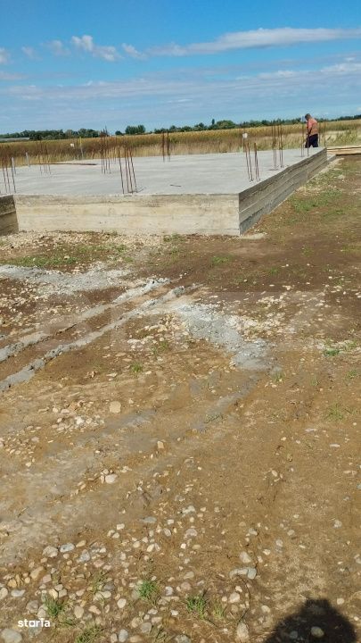 Teren de vanzare in Santandrei cu fundatie turnata si autorizatie vala
