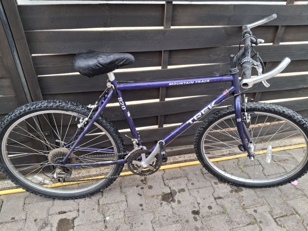 Vând bicicleta Trek 820