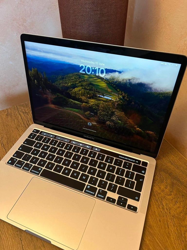 MacBook Pro 13-inch M2 (2022) | 8GB RAM | 256GB SSD | Ca Nou