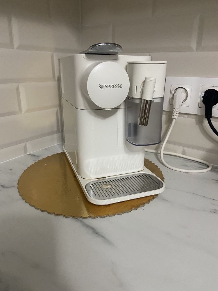 Espressor capsule NESPRESSO Lattissima One Evolution EN510.W, 1l, 1450W, 19 bar, alb