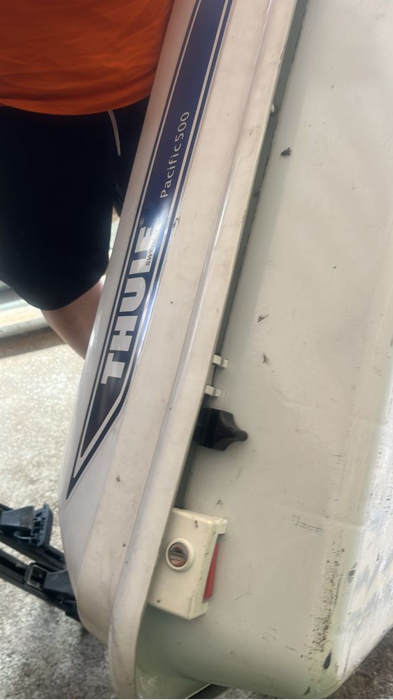 Vand portbagaj mobil Thule cu accesorii