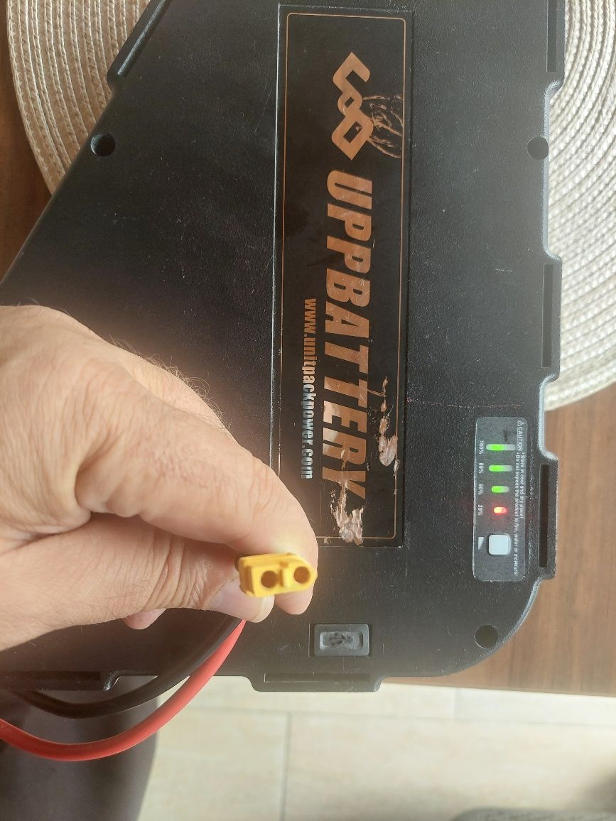 Vând  baterie de schimb de  48v
