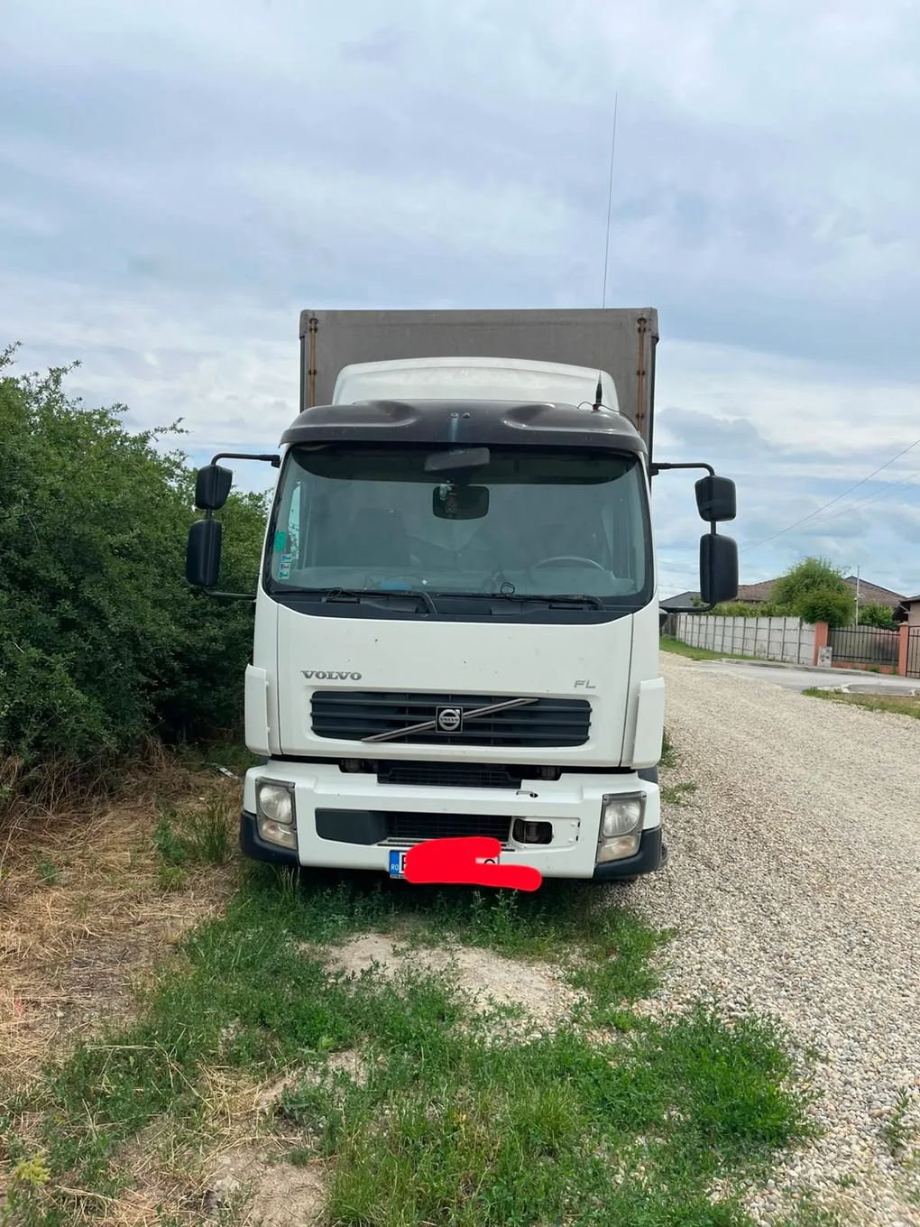 Volvo FL240 Vand camion de 12 tone cu prelata si lift