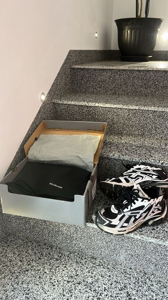 Balenciaga runner