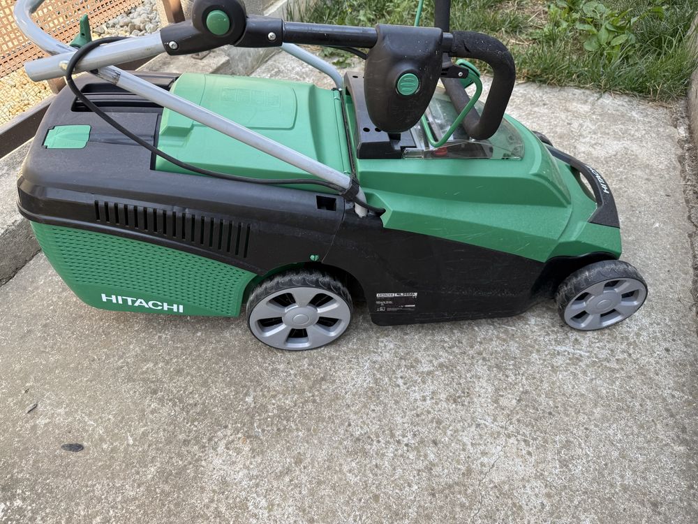 Masina de tuns gazon HITACHI