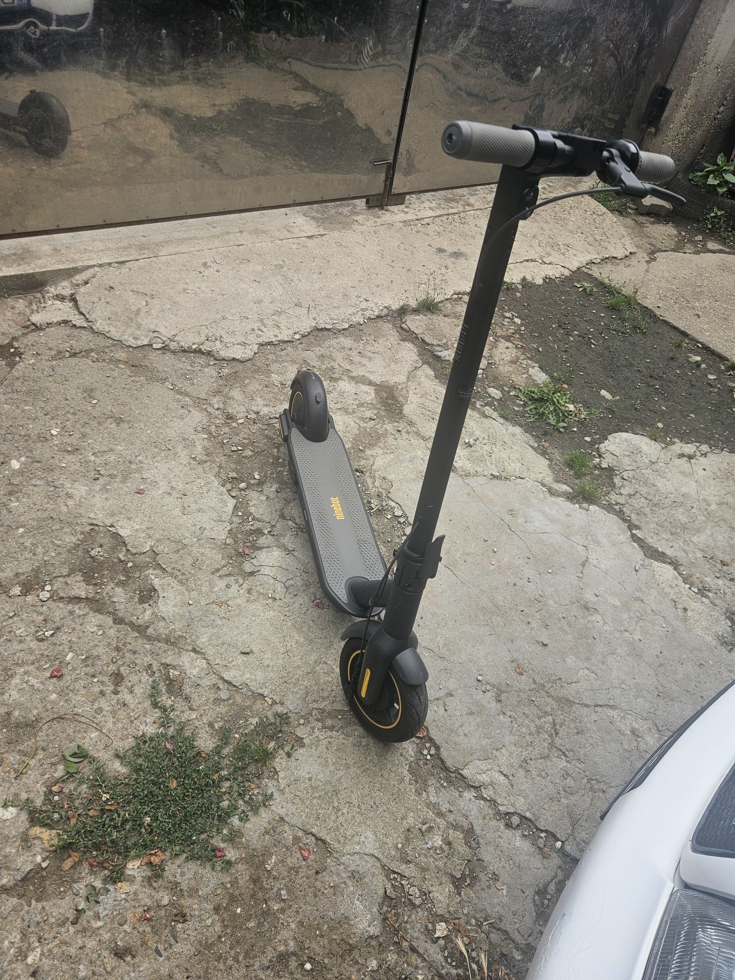 Vând trotinetă electrică