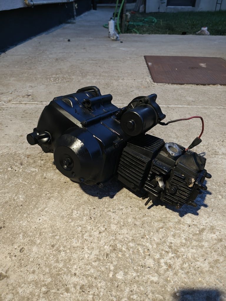Vând motor 125cc