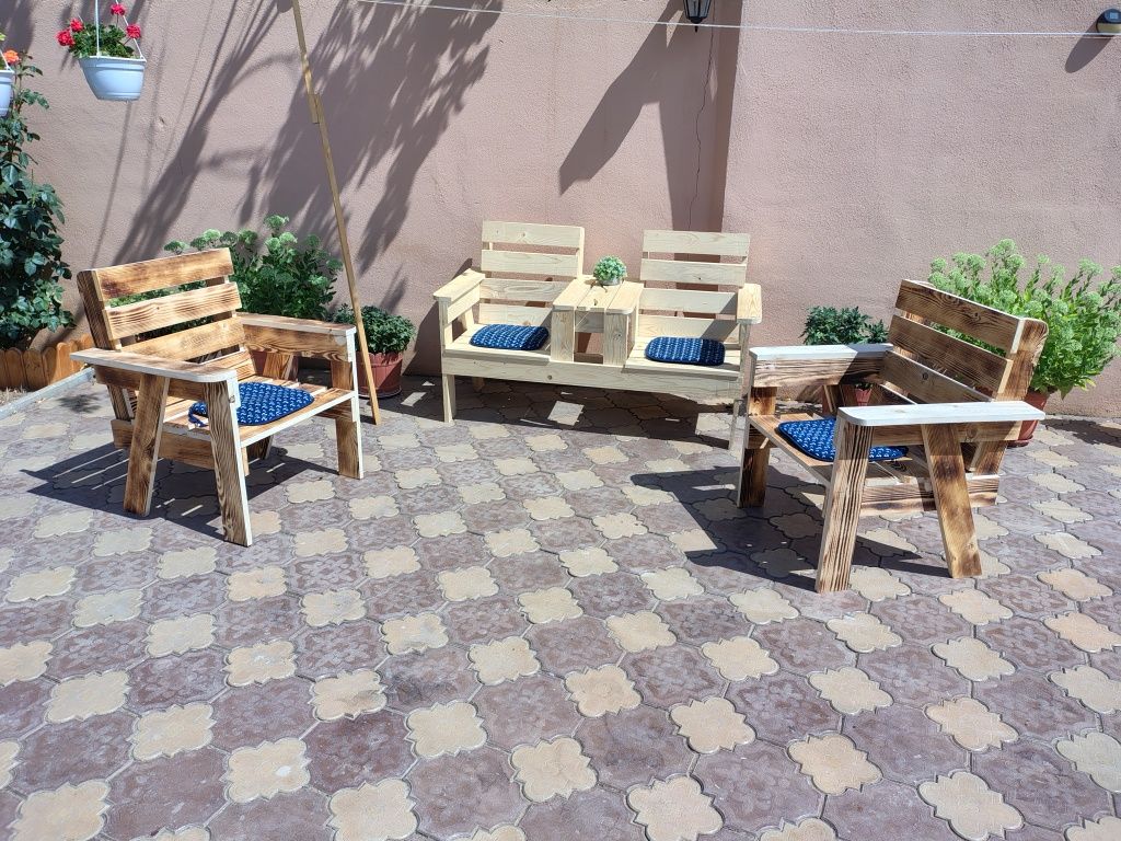 Mobilier de grădină confecționat din lemn de brad..La preferințele cliientilui  se poate și vopsi.