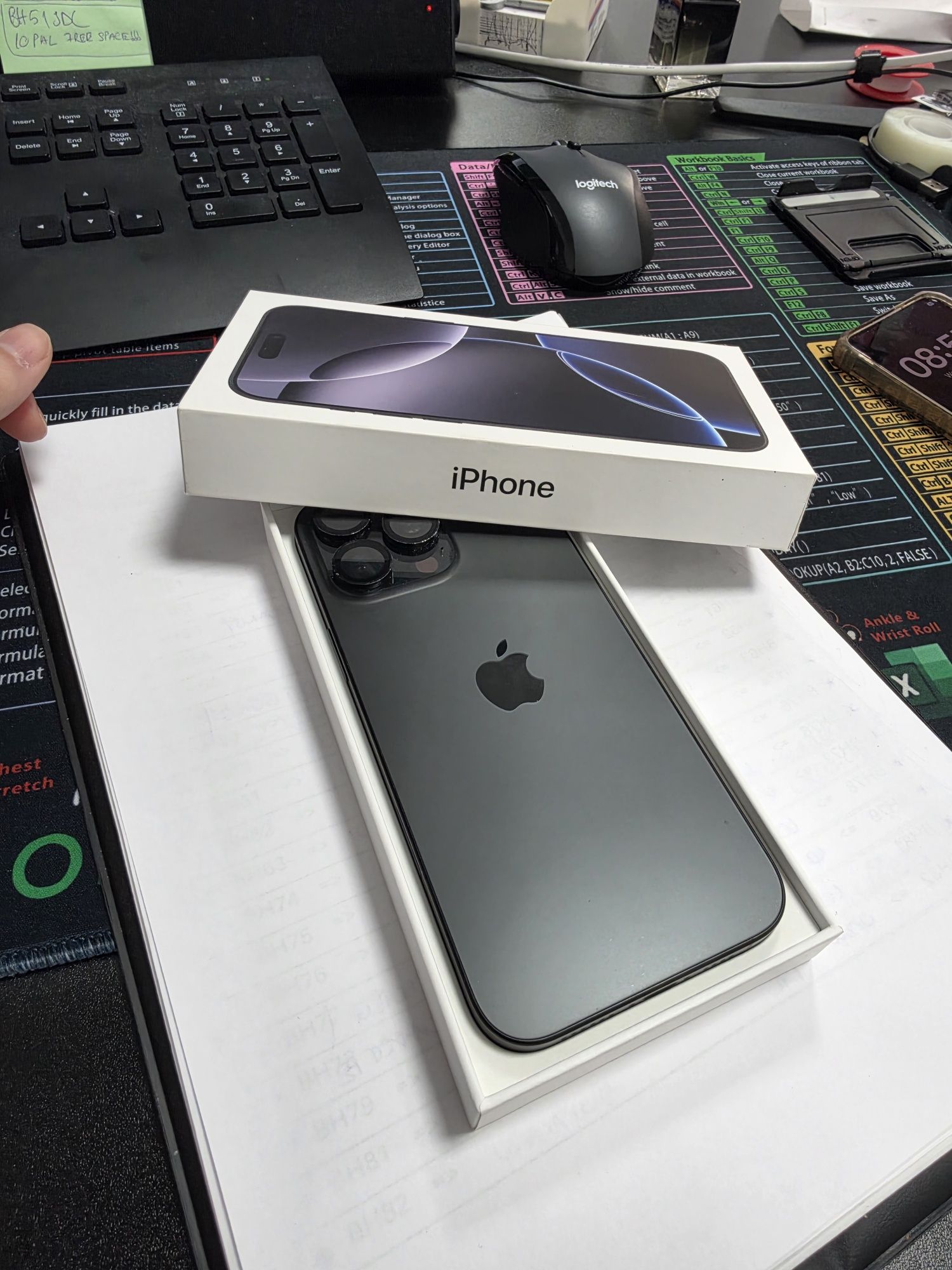 Vând iPhone 16 Pro Max 256gb fără zgârieturi