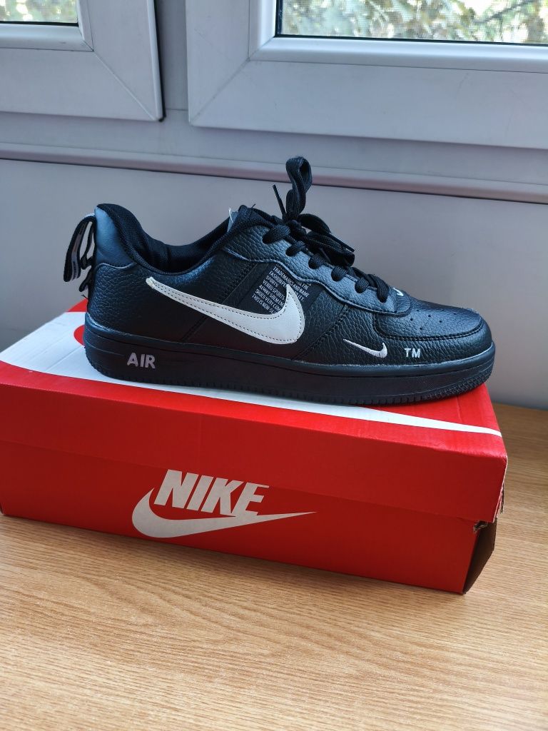 Nike Air Force LV 8 Utility