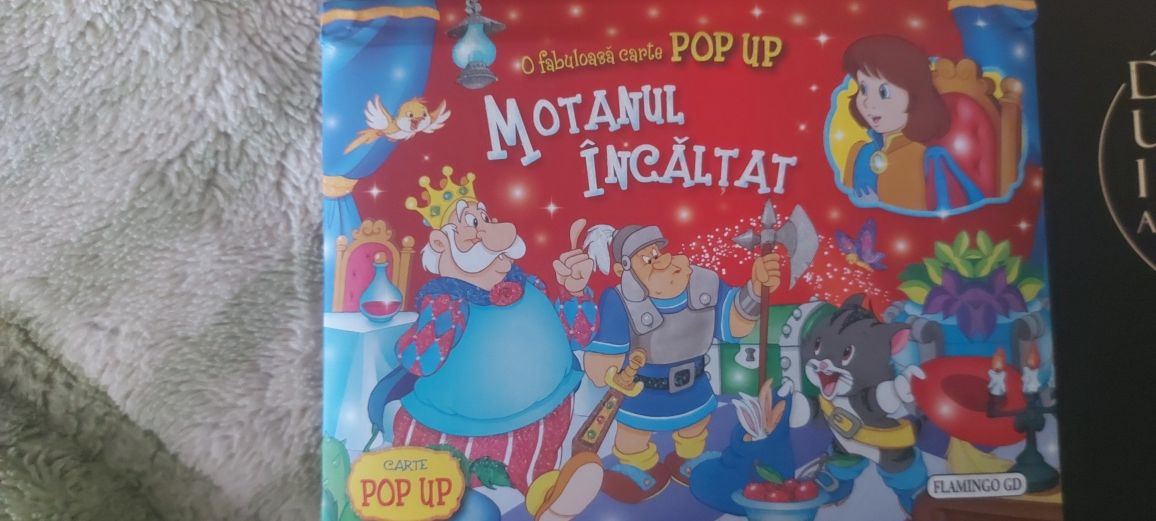 Carte pop-up Motanul Încălțat