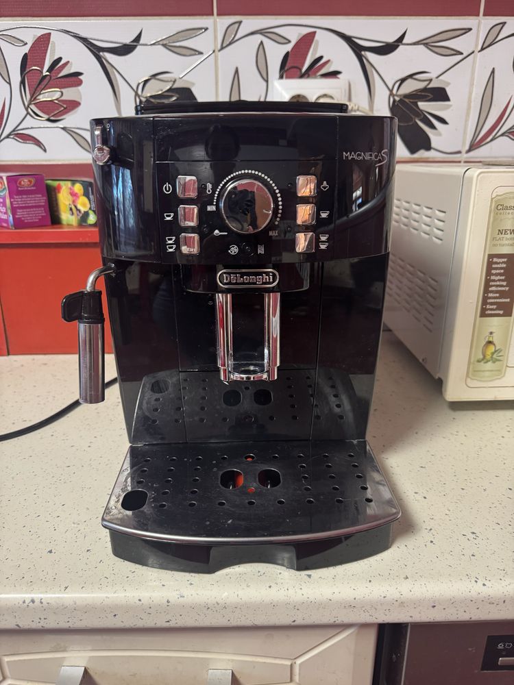 Aparat de cafea DELONGHI