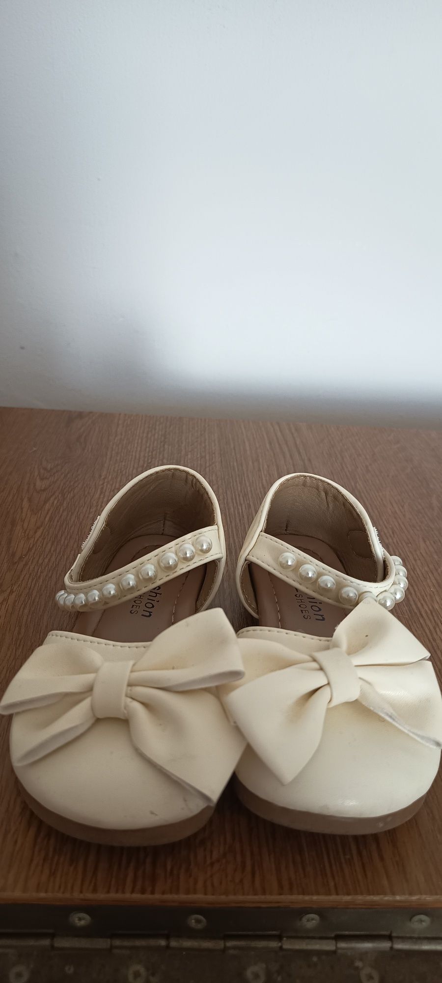 Pantofi fetite eleganți