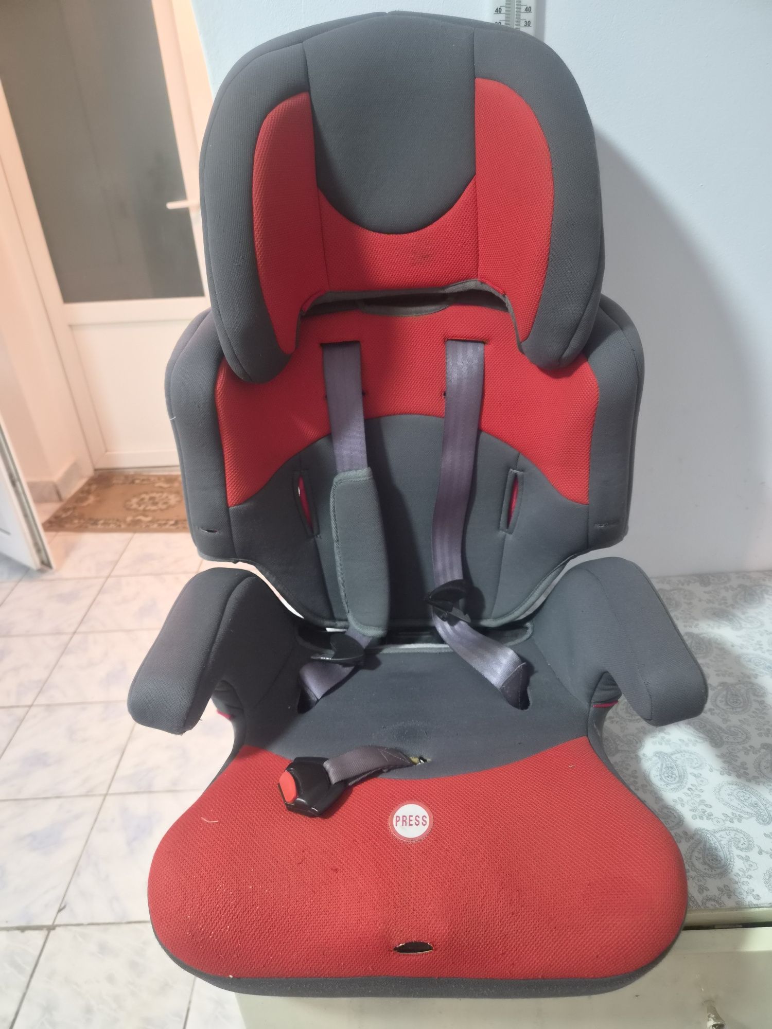 Scaun auto pt copii cu inaltator