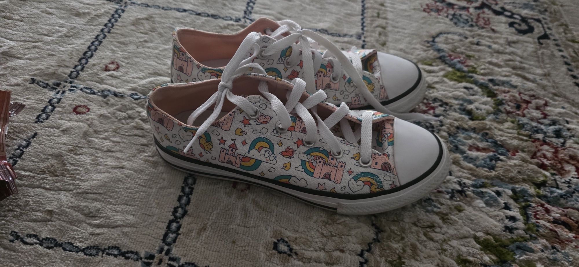 Teniși converse.