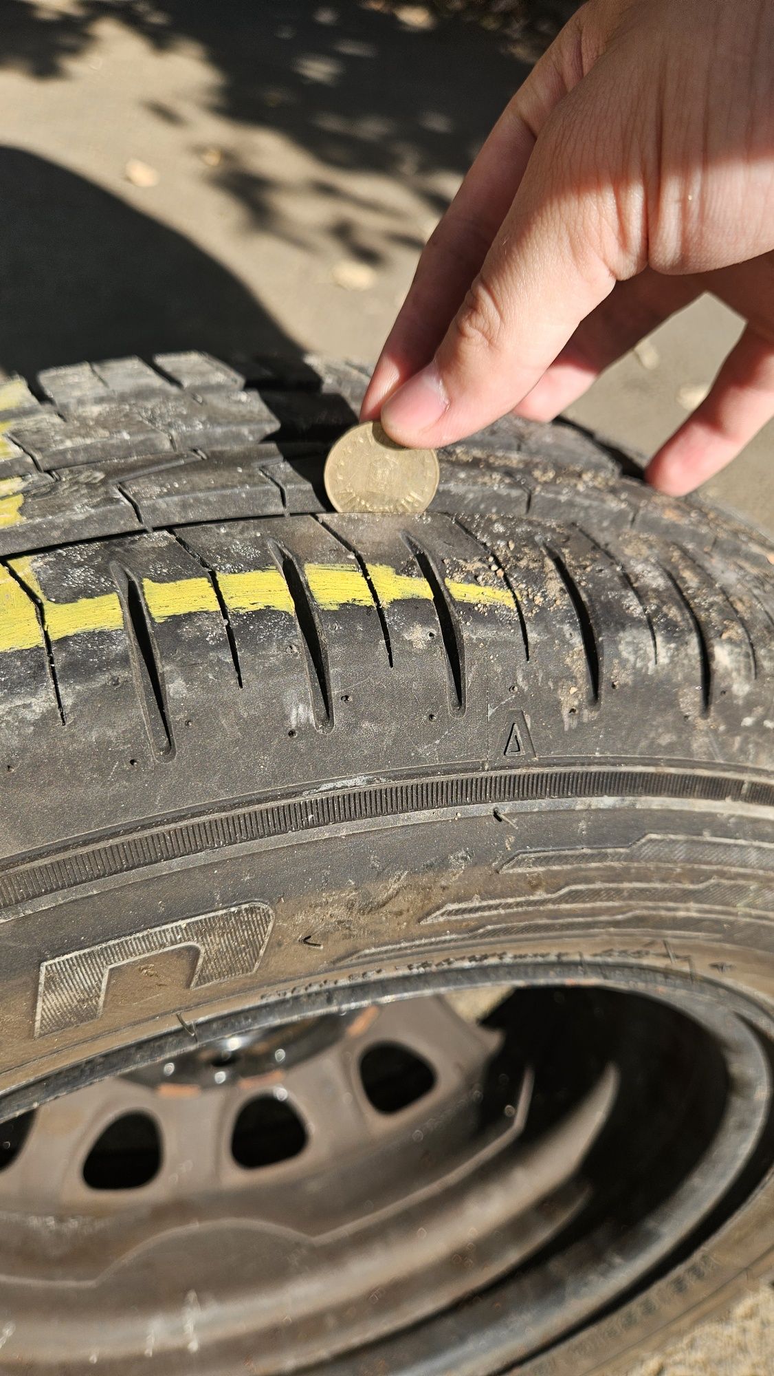Vand cauciucuri de vara 185/65/r14 cu jante