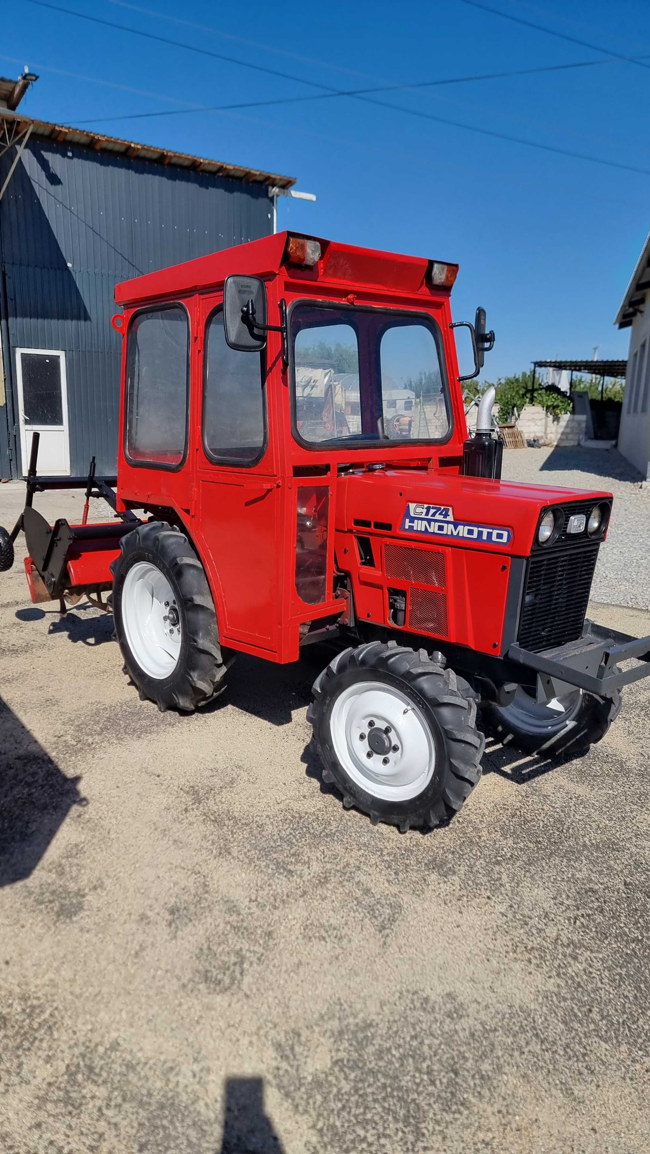 Tractor Hinomoto Japonez 17 Cai putere cu Plug Freza si Remorca