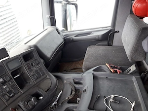 Camion cu macara Scania