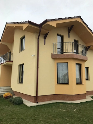Casă familială de vânzare P+M în Sântandrei