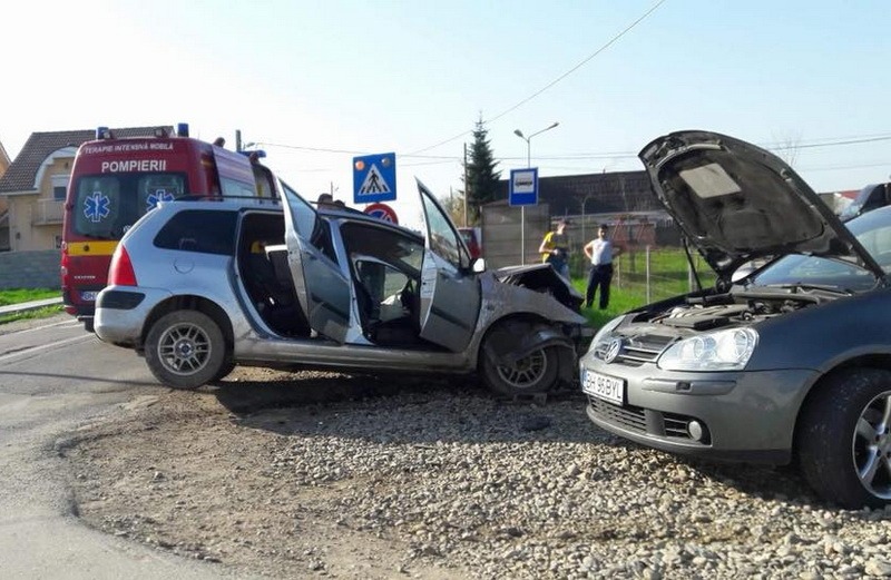 Accident în Sântandrei: Un adult şi un copil au ajuns la spital, cu răni uşoare (FOTO)