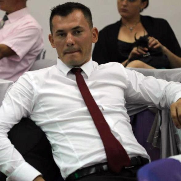 Hoţ profesionist: Bărbatul din Sântandrei arestat pentru că a furat aproape 400 de poşete Prada este expert în infracţiuni