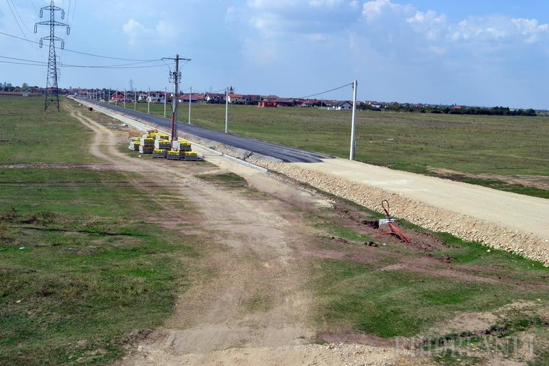 Pe repede înainte. Drumul de Sântandrei peste câmpuri a fost deja asfaltat (FOTO/VIDEO)