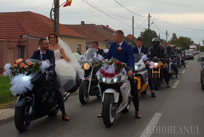 Nuntă cu motoarele turate la Sântandrei (FOTO / VIDEO)