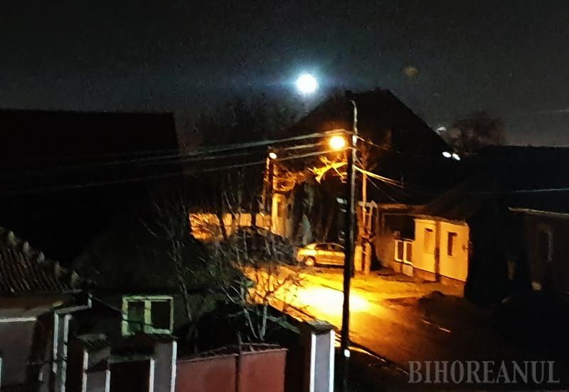 Ochiul lui Sauron. Sistemul de balizaj de pe turnurile CET-ului tulbură somnul locuitorilor din Sântandrei (VIDEO)