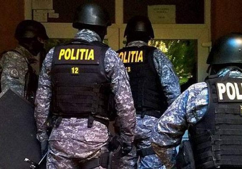 Hoţii care au spart 11 case în construcţie în Sântandrei, căutaţi în Caraş-Severin. Poliţiştii din Oradea au descins în percheziţii (VIDEO)