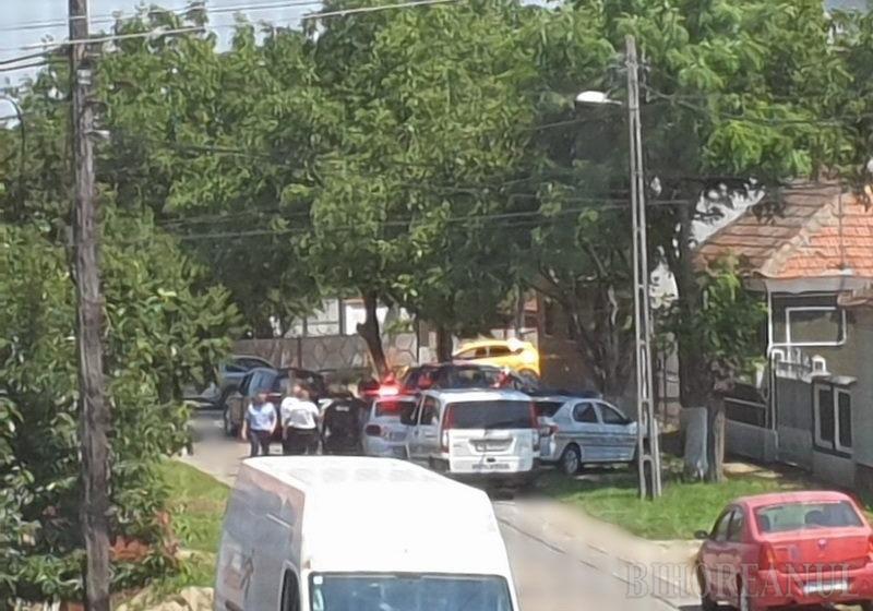 Beat şi fără permis la volan în Sântandrei, un orădean a băgat o maşină în şanţ şi a făcut scandal cu poliţiştii. Mascaţii l-au încătuşat