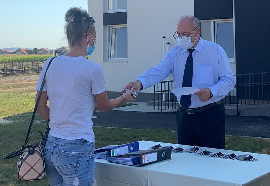 Chiriaşii celor două blocuri ANL din Sântandrei şi-au primit cheile apartamentelor (FOTO)