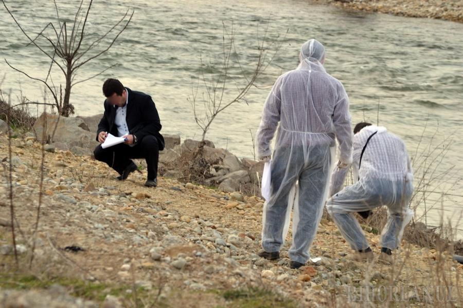 Cadavru descoperit în Crişul Repede, lângă Sântandrei. Procurorii aşteaptă rezultatele necropsiei şi ale testului ADN