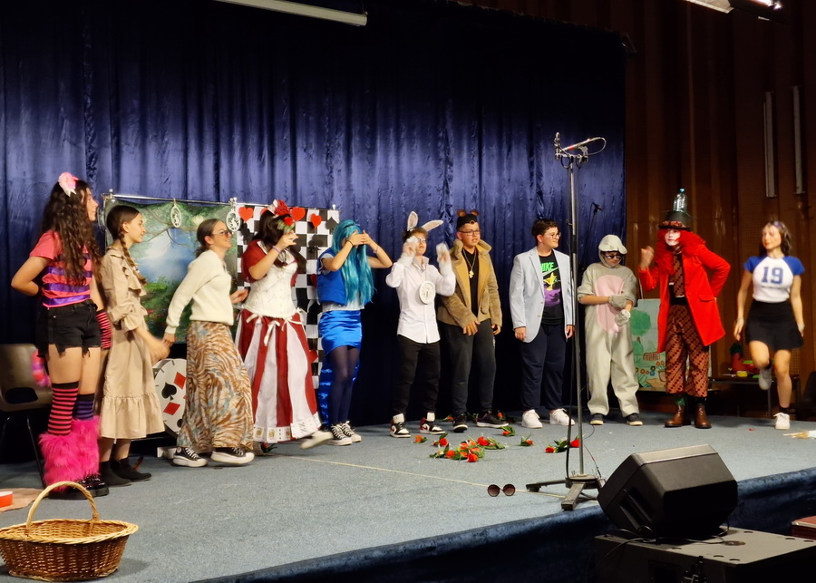 Elevii din Sântandrei au cucerit podiumul la Festivalul Național de Teatru (FOTO)