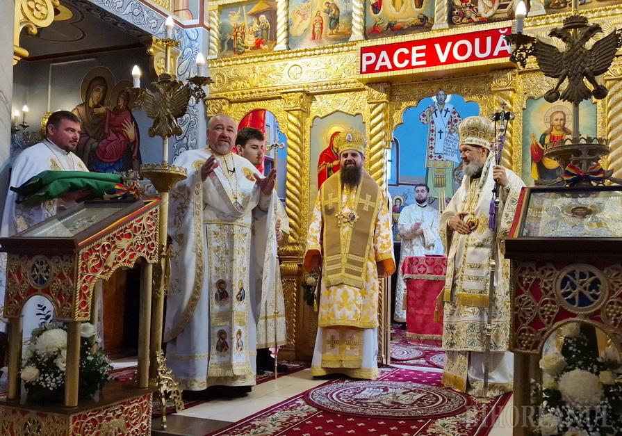 Lansare de carte și slujbă cu doi episcopi la Sântandrei, în memoria martirilor care și-au dat viața pentru credință (FOTO/VIDEO)
