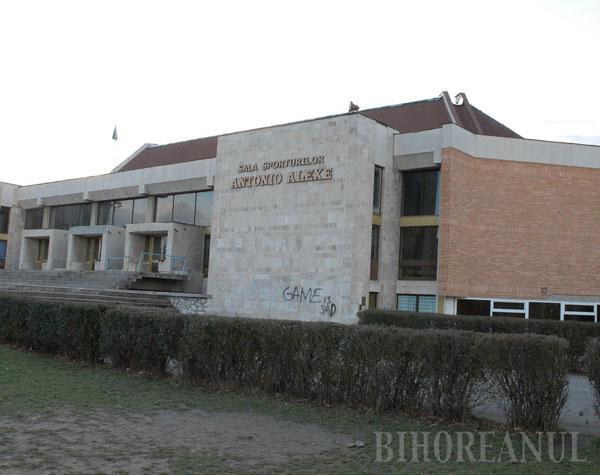 Penibil! Handbaliştii orădeni joacă împotriva campioanei României... la Sântandrei